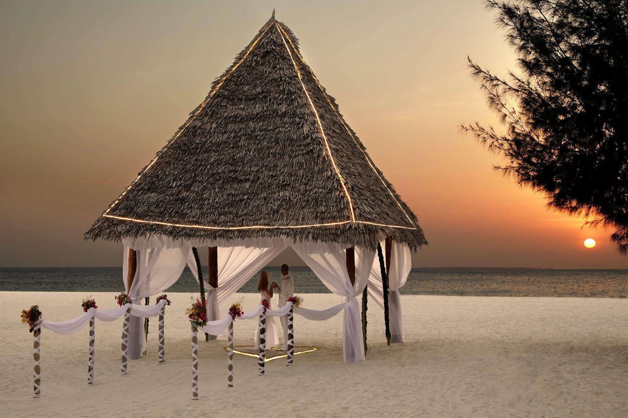 Gold Zanzibar Beach House & Spa Кендва Екстер'єр фото